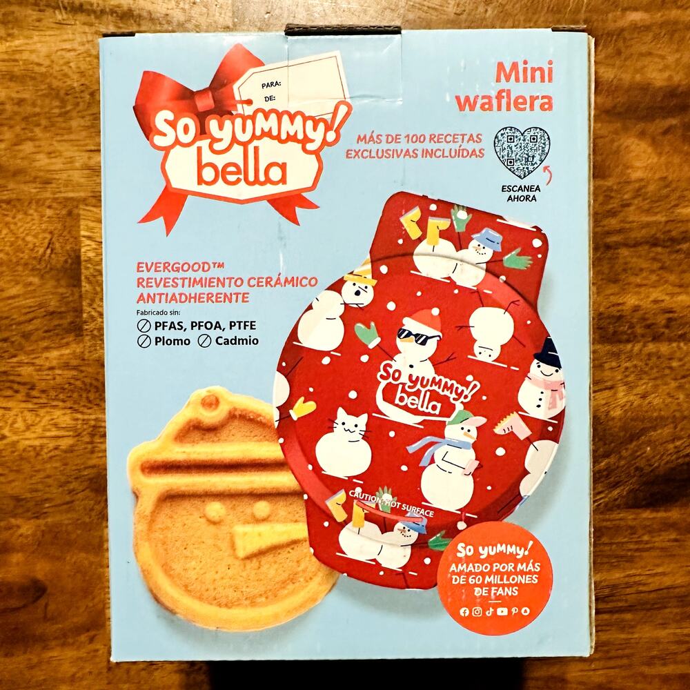 So Yummy Bella Snowman Waffle Maker Mini 4" Waffles Ceramic Nonstick Red Cover